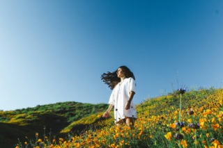0833 TM Image Generic MFI People Landscape Female Flowers Smile Unsplash Free 4928 3280